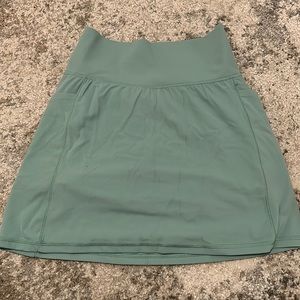 Athleta skirt with side pockets Great Condition size XS